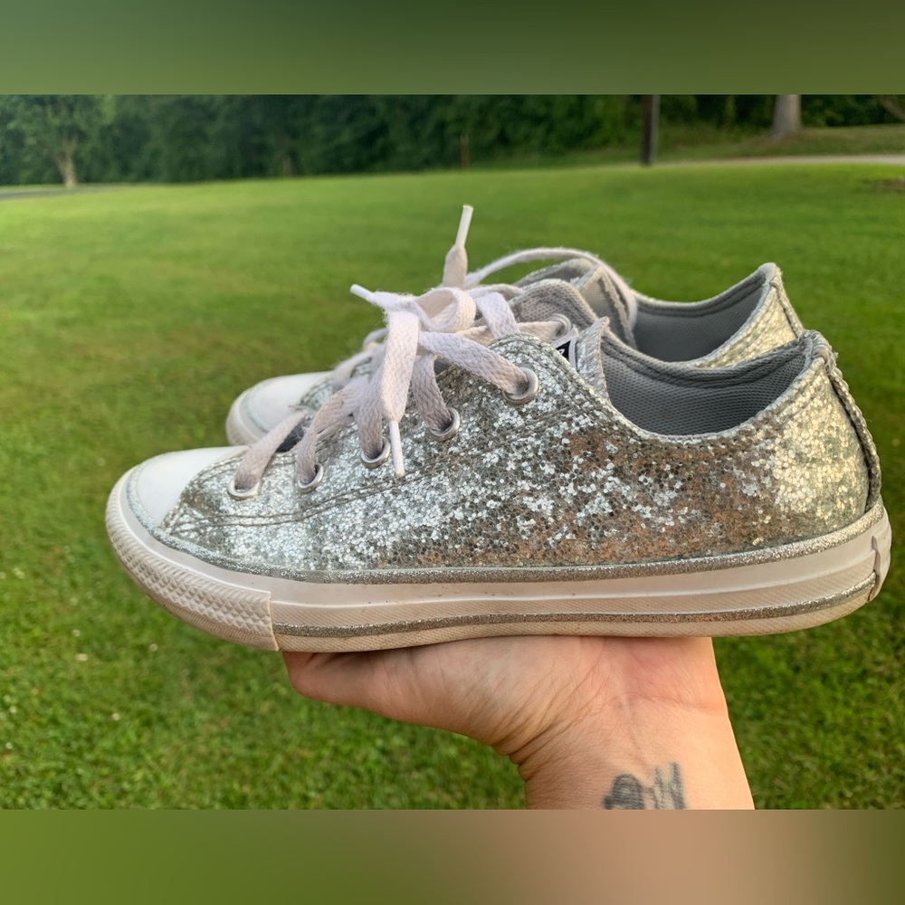 Kids converse- silver glitter like new size 2 youth